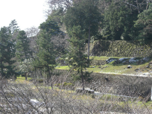 金沢城の石垣from兼六園