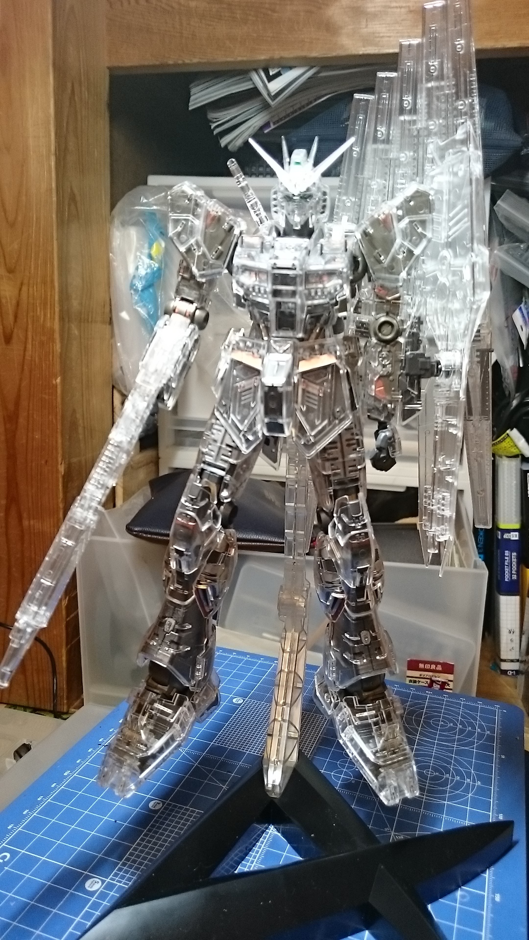 MG νガンダムＶｅｒ．Ｋａ メカニカルクリア 装甲完成