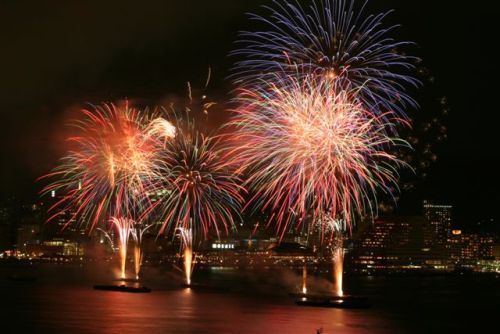 みなとこうべ海上花火大会２０１５にも神戸観光旅行にもおすすめの アリストンホテル神戸 観覧スポットまで徒歩１５分です 開催は８月８日 土 です 神戸に観光に行こうのお話 楽天ブログ