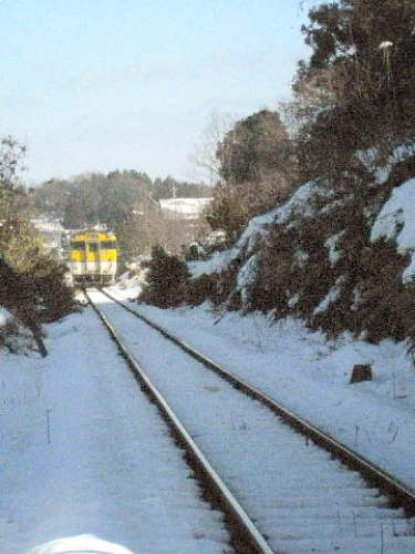 芸備線(広島) ディーゼル 単線 ローカル線 雪.jpg