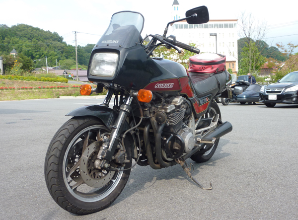 SUZUKI GSX750E4型純正カウル
