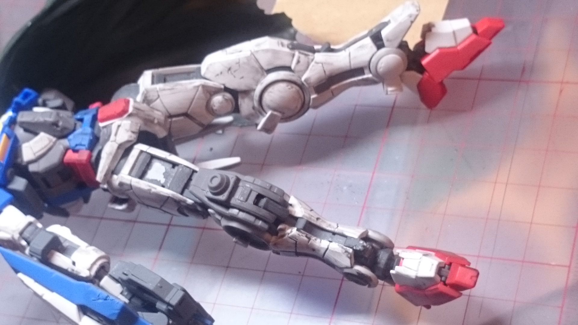 RG 1/144ガンダムエクシアリペアに汚し塗装をはじめました
