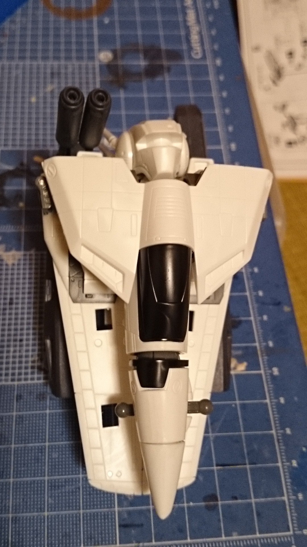 1/72 VF-1Sバルキリー ロイ・フォッカー機の胴体部の組み立てが完了