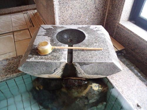 枇杷の湯飲泉所.jpg