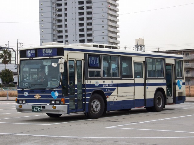 こんなところにも！元名古屋市バスの３扉車 | 更新終了しました - 楽天