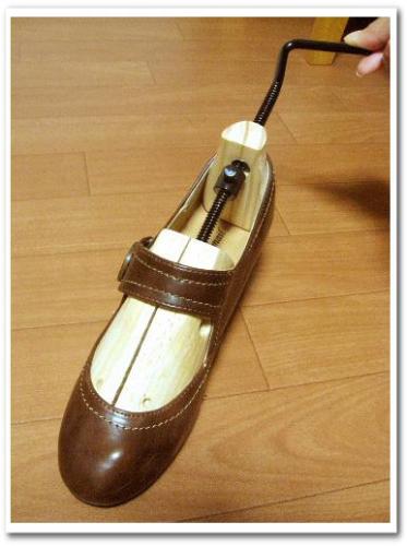 シューズストレッチャー 使い方 効果 口コミ 画像 合わない靴 伸ばす 爪 痛い 修理 012.jpg