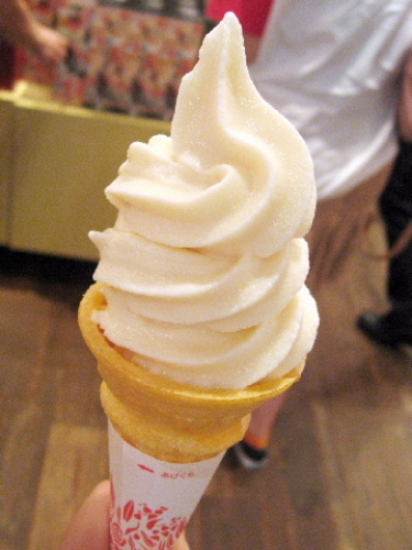三宅本店 甘酒ソフト.jpg