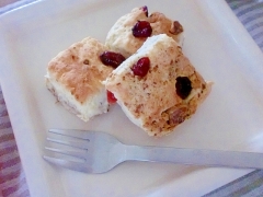 クランベリーとクルミのホットビスケット