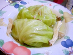 粉豆腐を使って ロールキャベツのコンソメスープ煮
