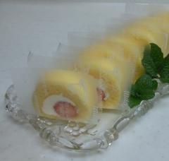 いちごのふわふわロールケーキ