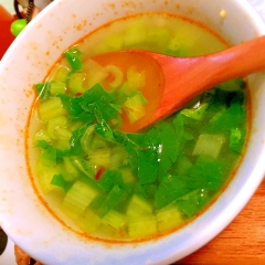 とろとろ小松菜のサンバルスープ