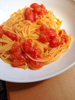 簡単シンプルなプチトマトのパスタ