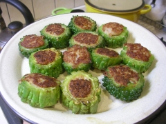 粉豆腐入り ゴーヤーの肉詰め