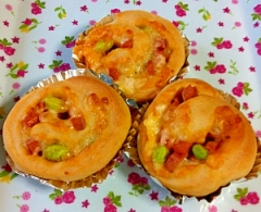 ☆全粒粉配合・枝豆とソーセージ入りチーズパン☆