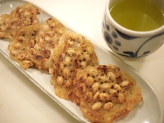 豆まきの豆で作る素朴なお茶うけ　炒り豆おやき