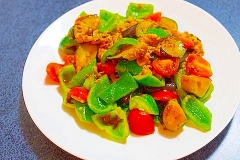 夏だ、ビールにぴったり! 夏野菜のスパイシー炒め