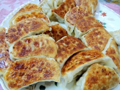 超美味しい!キャベツと玉ねぎのジューシー焼き餃子