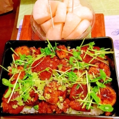 茄子と椎茸のサンバル肉味噌どん