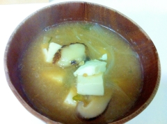 甘~い♪豆腐と玉ねぎのお味噌汁