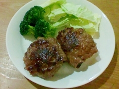 残りごはんで手軽に肉巻きおにぎり