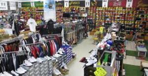 偶然にもスポーツ用品店。