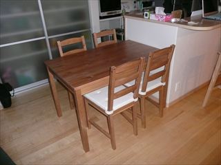 IKEAのテーブル JOKKMOKK（ヨックモック）の傷防止対策 | 透明テーブルマットのユーザーレビュー