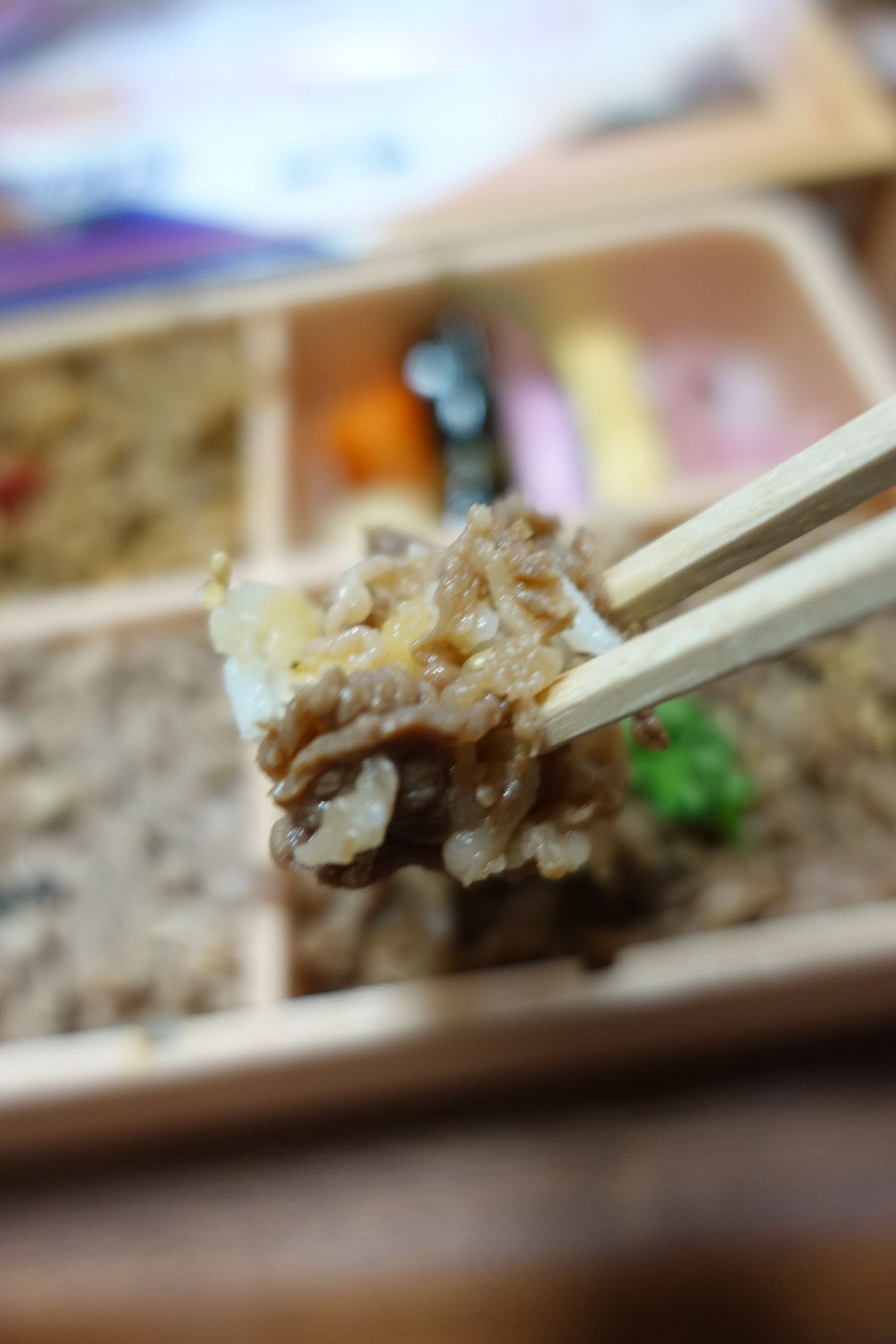 【弁当】三味牛肉どまん中弁当【東京駅 駅弁屋 祭】 エギうどんの食べる日々。 楽天ブログ 【弁当】三味牛肉どまん中弁当【東京駅 駅弁屋 祭】 エギうどんの食べる日々。 楽天ブログ