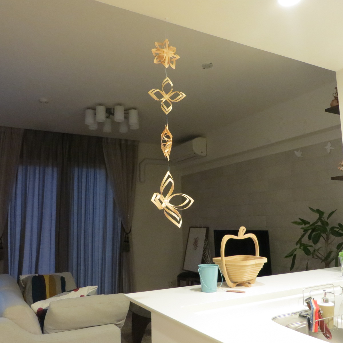 「きおび」のオーナメントを天井から吊るす 66平米のマンション暮らしを快適に過ごす為に 楽天ブログ