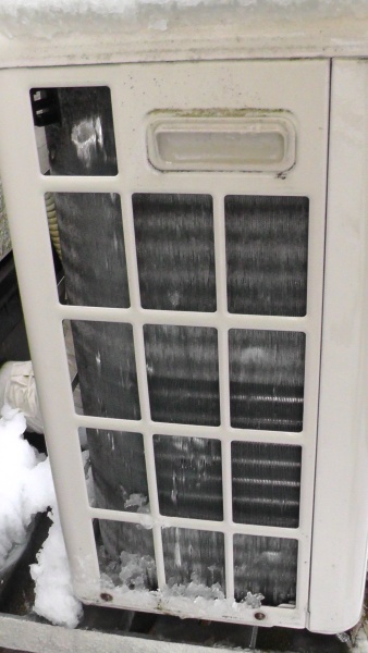エアコンを暖房にも使うなら 室外機の雪対策は必須 Noahnoah研究所 楽天ブログ