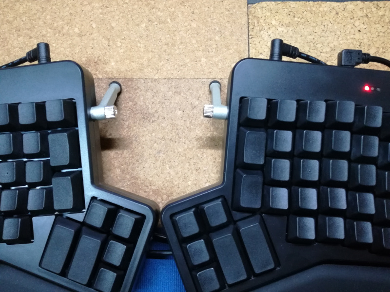 Ergodox EZ 静音赤軸 チルトとリストレスト付き