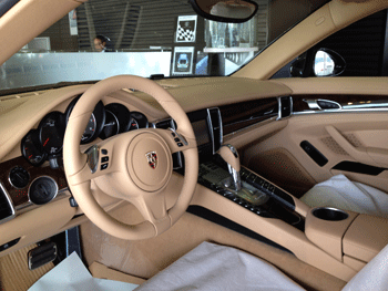 ポルシェ パラメーラ ハイブリッド車の運転席に座ってみた 尾上 茂 の日記 おのログ 楽天ブログ