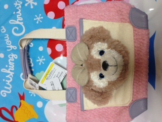今日は昨日、シーで買ってきた今年のディズニー クリスマスダッフィー&シェリーメイ グッズを紹介しま〜す(*^o^*)