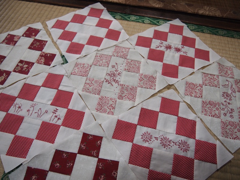 ケイト・グリーナウェイのポーチやレッド刺繍、カントリードール