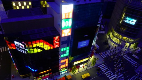 だいたいデックス東京ビーチなんてお台場で一番さえない建物内に作るから,造りも雰囲気も,とにかく全体がしょぼく なっちゃうんだよ。隙間の多い田舎の遊園地感あり。