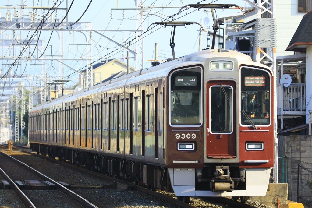 阪急電車のマルーン色 私、実は、鉄道が大好きで・・・ 楽天ブログ