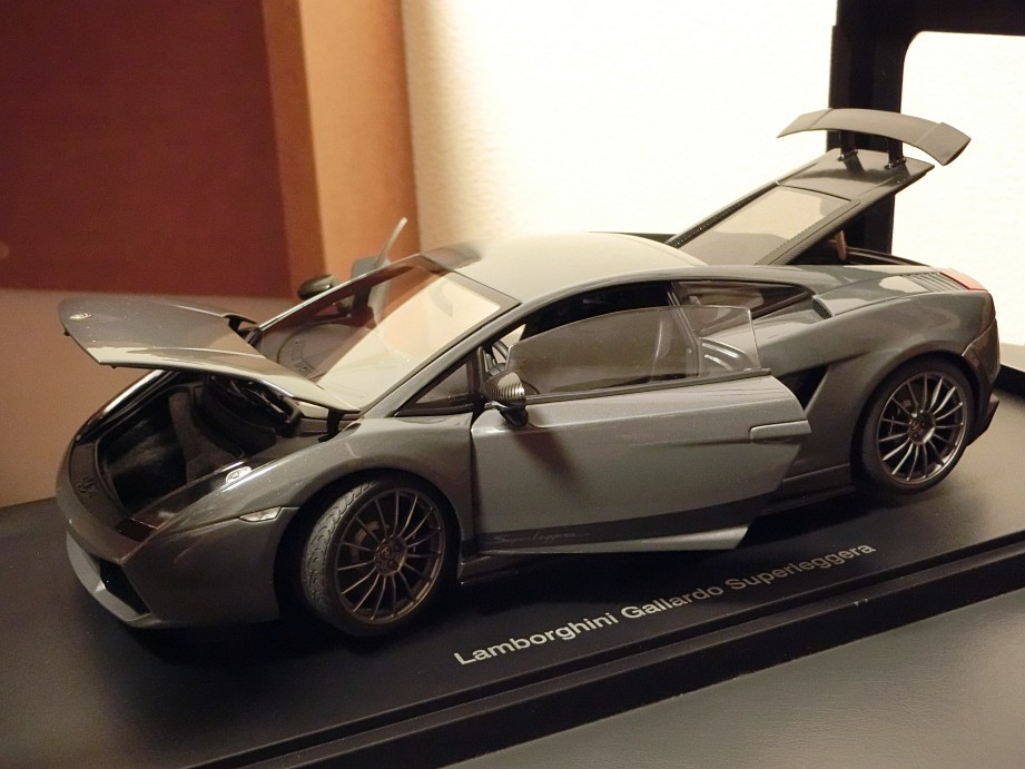 オートアート　1/18 ランボルギーニ　ガヤルド　スーパーレジェーラ オートアート 1/18 ガヤルド | 模型じかけの俺んち - 楽天ブログ
