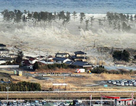 japan-tsunami-earthquake-hits-northeast-wave_33143_big.jpg