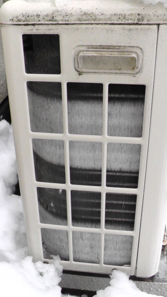 エアコンを暖房にも使うなら 室外機の雪対策は必須 Noahnoah研究所 楽天ブログ