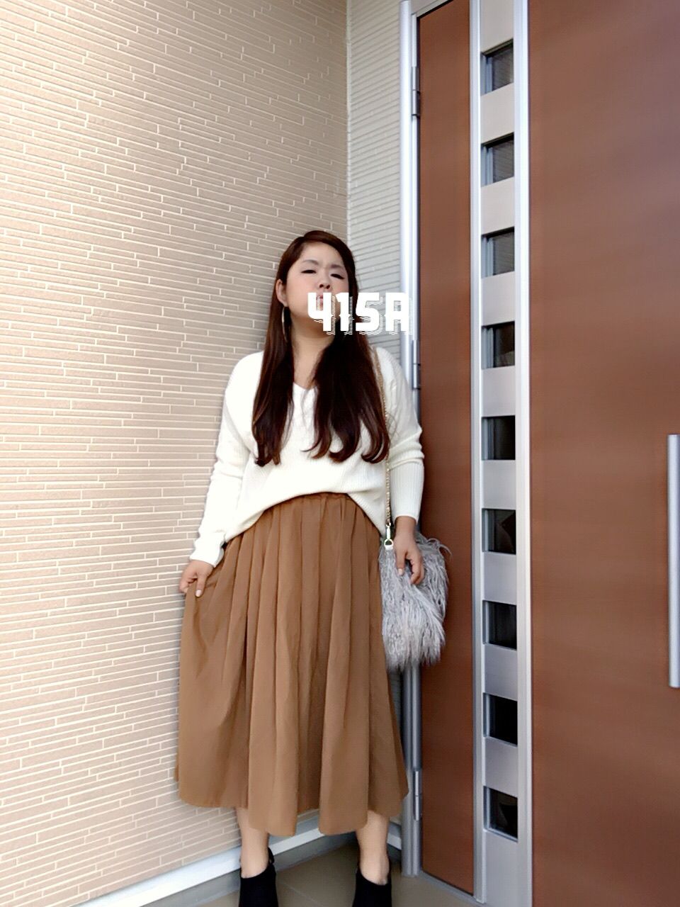 豊満熟女　ミニスカート 