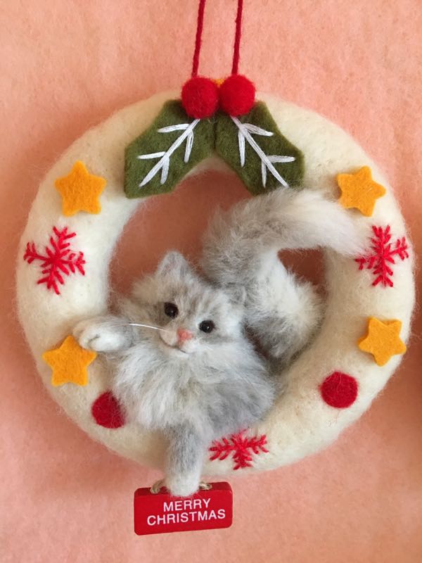 羊毛フェルト猫 チンチラゴールデンのクリスマスリース | merinowool
