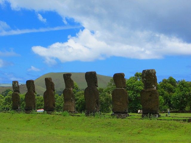 海を見つめる理由とは アフ アキビ イースター島のモアイ像 きらりの旅日記 楽天ブログ