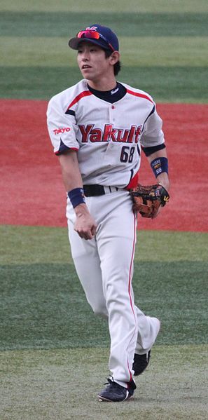 297px-20111015_Ryousuke_Morioka,_infielder_of_the_Tokyo_Yakult_Swallows,_at_Yokohama_Stadium.jpg