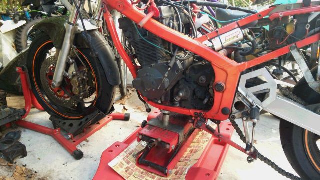 エンジン脱着（載せ替え） 【ＧＳＸ４００ＸＳ】 | オレのJUNK FACTORY