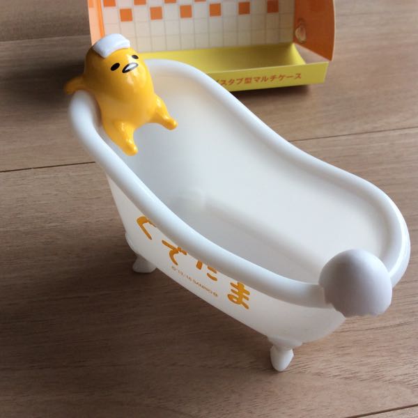 ぐでたま マスコット付き　マルチトレイ　バスタブ形 ぐでたま マスコット付きバスタブ形マルチトレイ | ぐでぐでママ