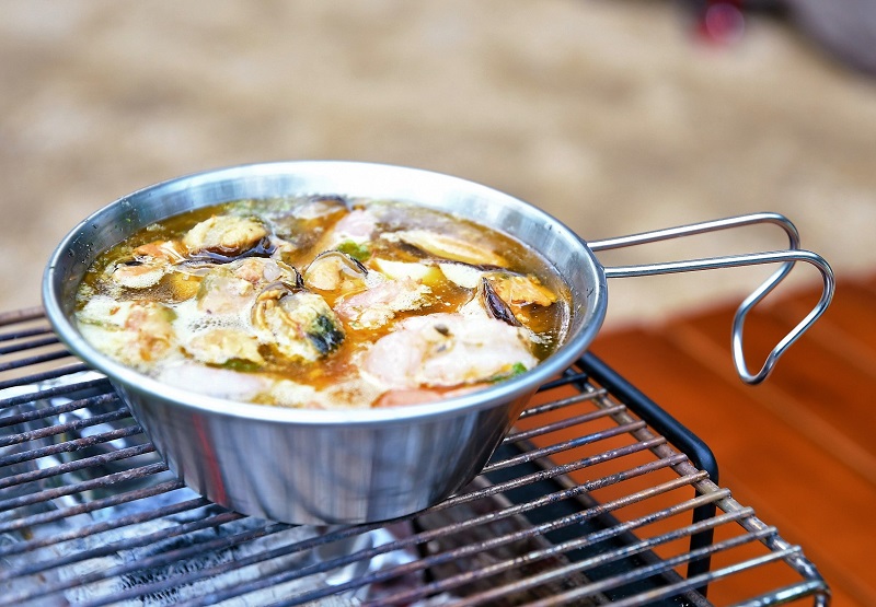 牡蠣と海老のアヒージョ オイル染み染みパン キャンプと飯 と言うか飯 楽天ブログ