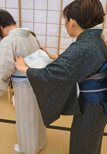 後ろ