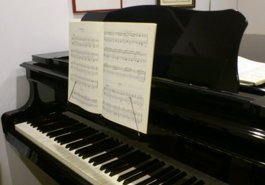 グランドピアノ用補助譜面台（手作り） | 高木ピアノ＆リトミック教室