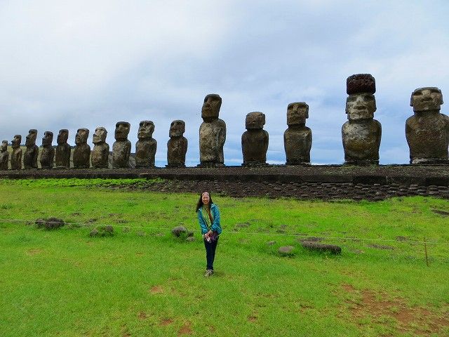 世界遺産 イースター島最大のモアイ像 トンガリキ と記念写真 ｖ きらりの旅日記 楽天ブログ