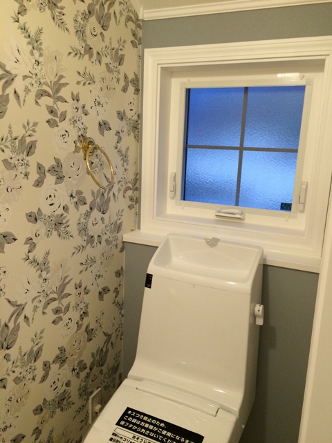トイレ２ 白いとんがり屋根のおうち 憧れのクイーンアン 楽天ブログ