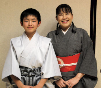 息子と
